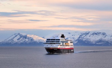 2500x1250 ms-midnatsol between-skjervoy-and-tromso by nicolas-lietaer guest-image